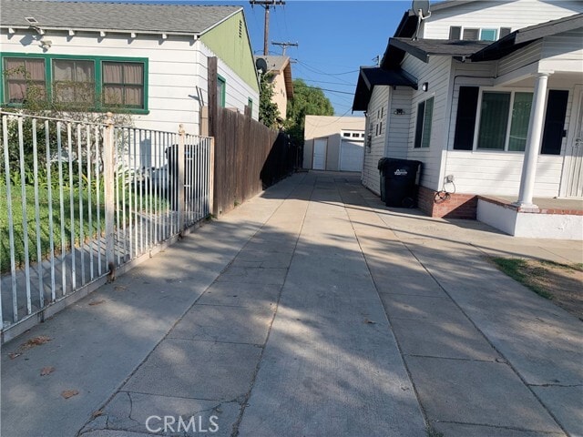 Building Photo - 212 S Vail Ave