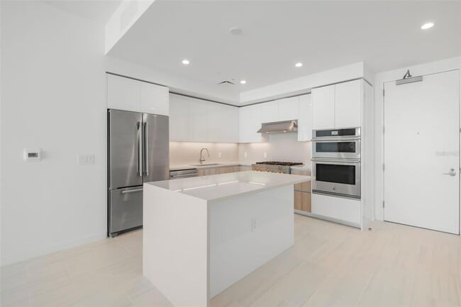 Building Photo - 400 Central Ave