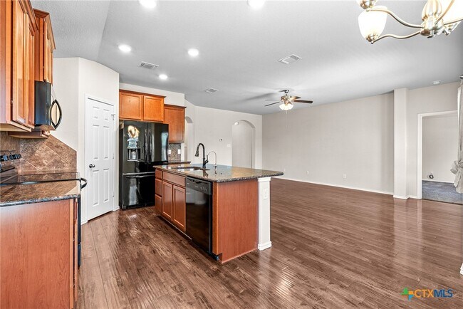 Building Photo - 950 Hobby Rd