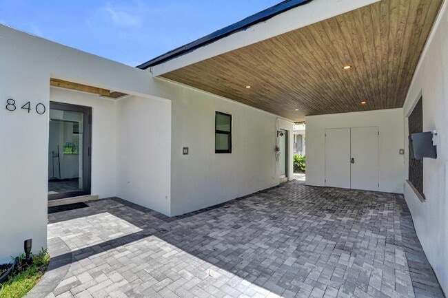 Building Photo - 840 SW 3rd St
