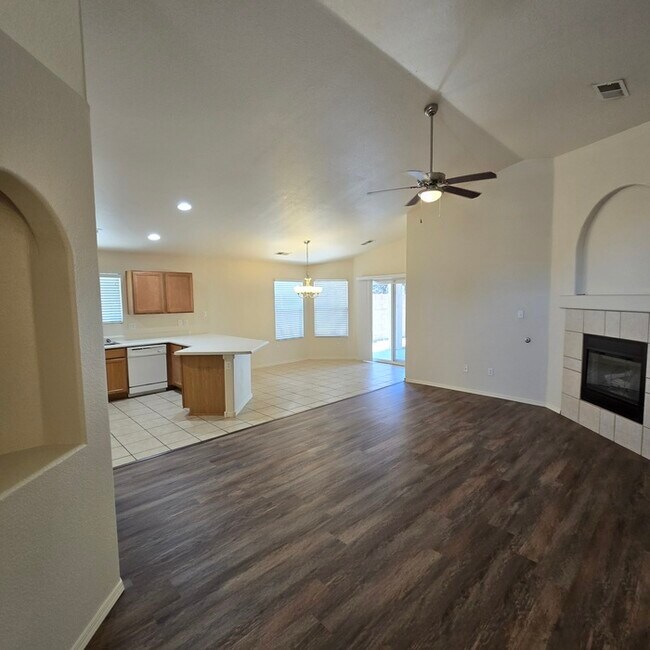 Foto del edificio - 669 Sunny Meadows Dr