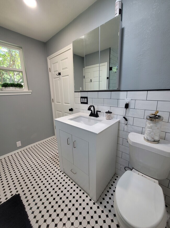 Building Photo - 1330 McAdams Ave