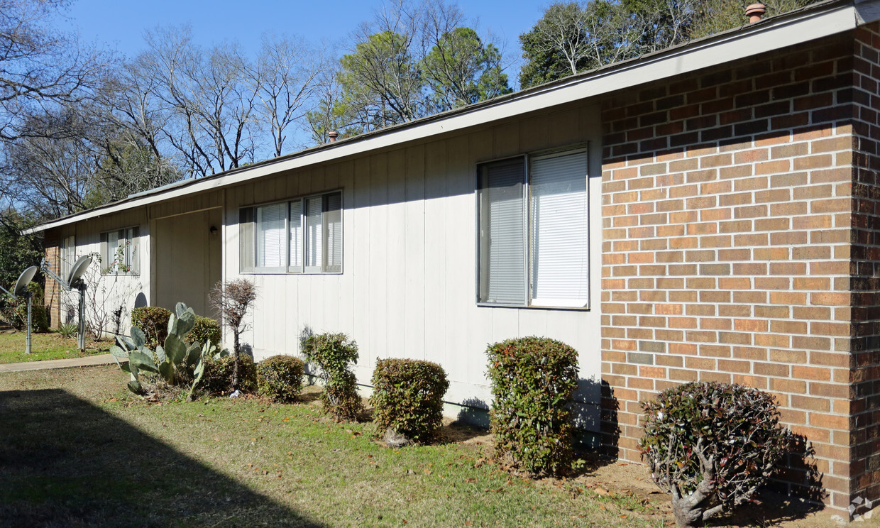 Building Photo - Lynwood Terrace Apartments