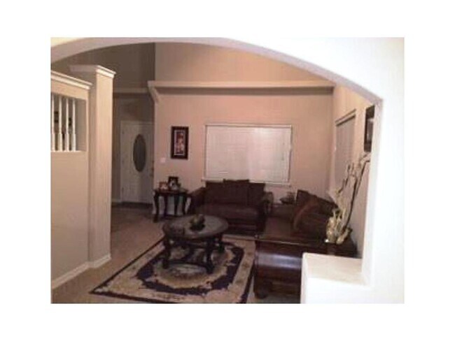 Building Photo - Great 2 story property located at West Hills!