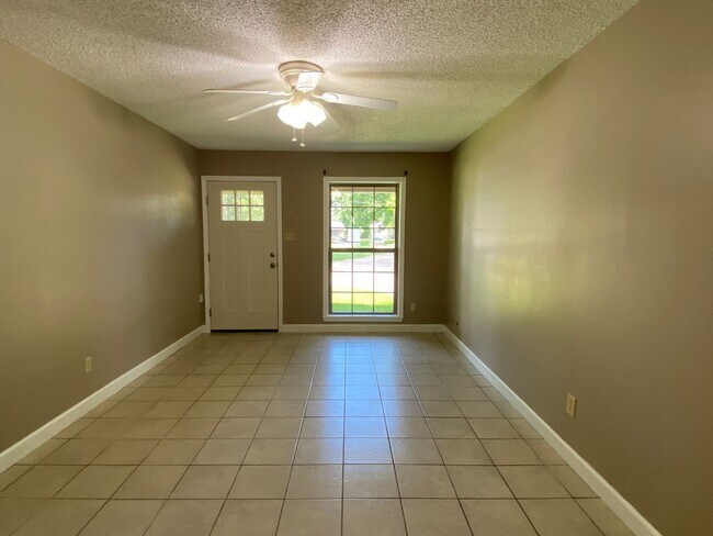 Building Photo - Shady Grove Rental