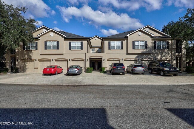 Foto del edificio - 12301 Kernan Forest Blvd