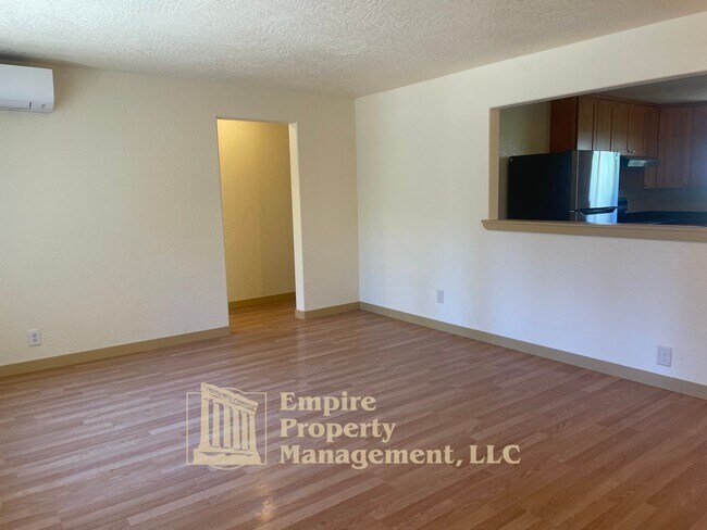 Foto del edificio - 4355 River Rd
