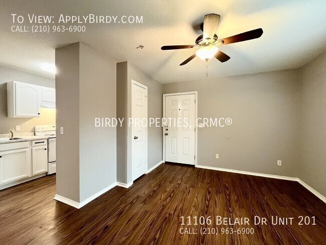 Building Photo - Modern 2 Bed, 1 Bath Multiplex in San Anto...