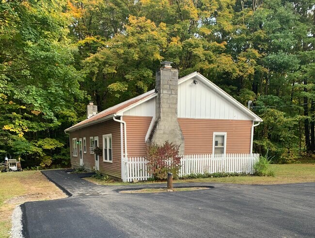 Building Photo - 131 Ernst Rd