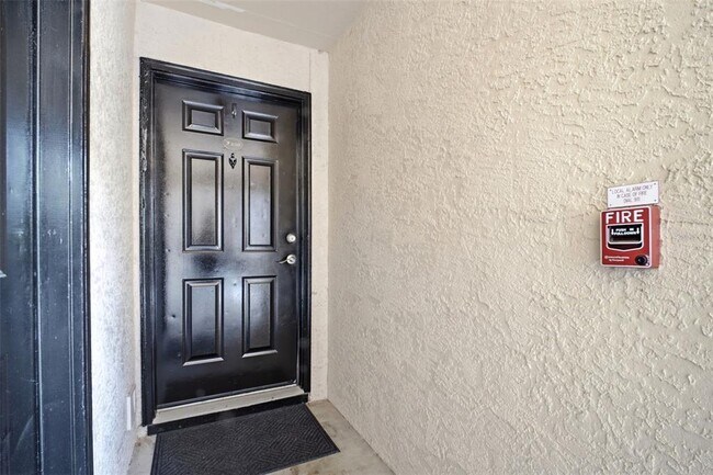 Building Photo - 2400 Feather Sound Dr