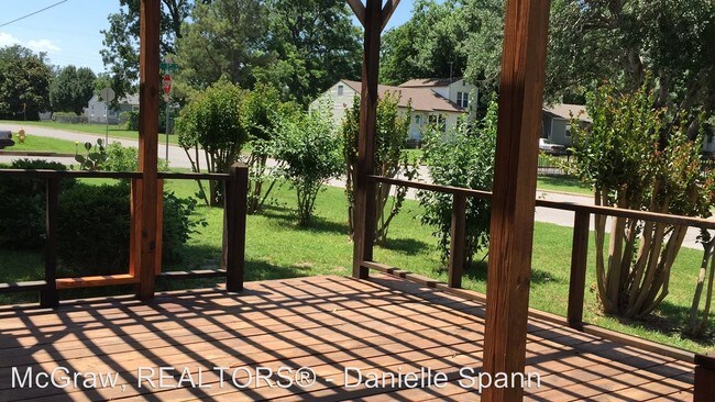 Building Photo - 5703 E 3rd St