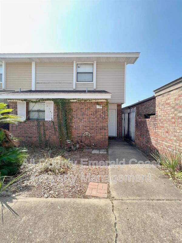 Primary Photo - 714 Legion Dr
