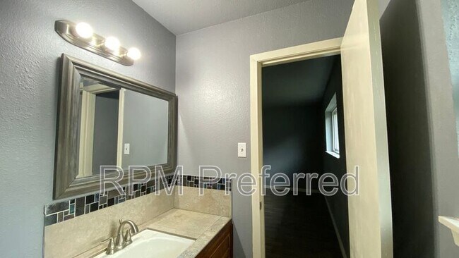 Foto del edificio - 11910 Hunkler Dr