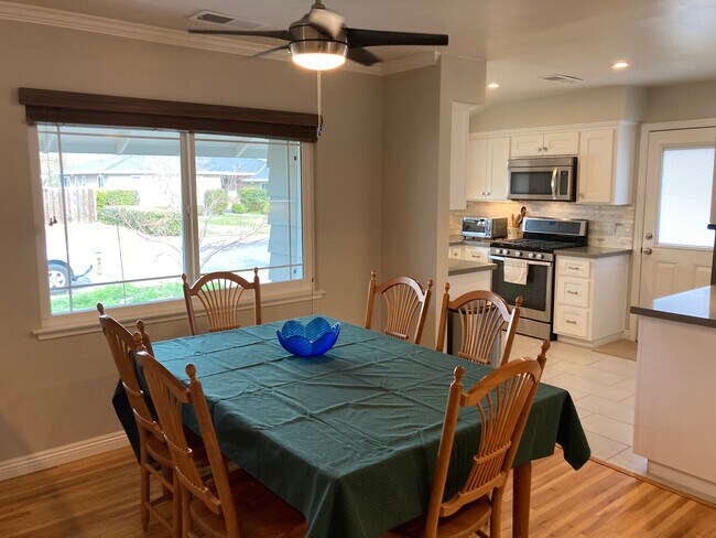 dining room - 5020 Teichert Ave
