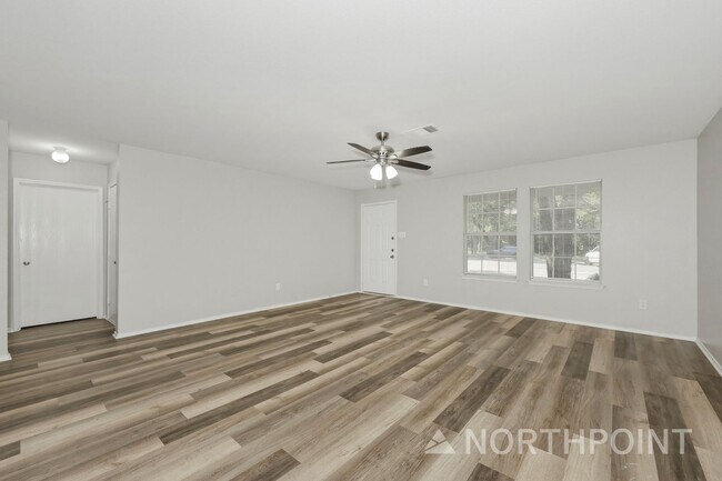 Foto del edificio - 4BR/2BA | Newly Renovated Single Family Home | 1-Car Garage Parking | In Dallas!