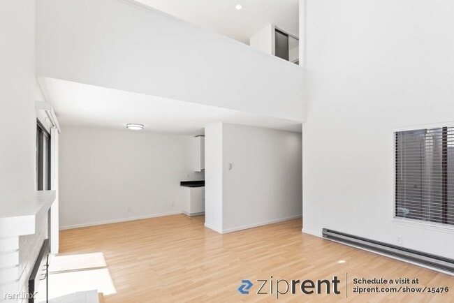 Building Photo - 3 br, 1.5 bath Townhome - 2406 south park ...