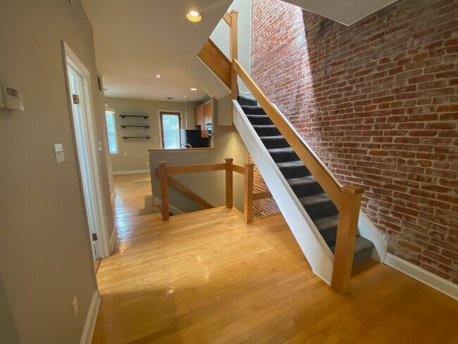Living - 411 I St NE