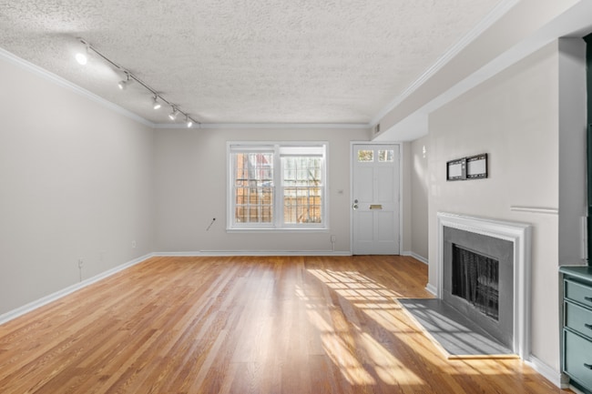 Photo - 1957 1/2 Calvert St NW Apartment