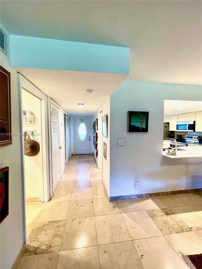 Foto del edificio - 281 S Hollybrook Dr