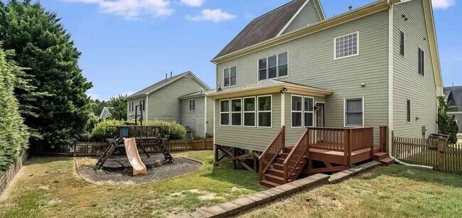 Foto del edificio - 4 BD 2.5 BA  2 Story in popular Heritage G...