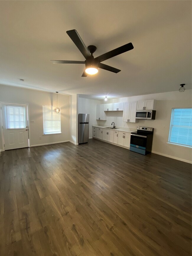 Foto del edificio - 7825 Goode St