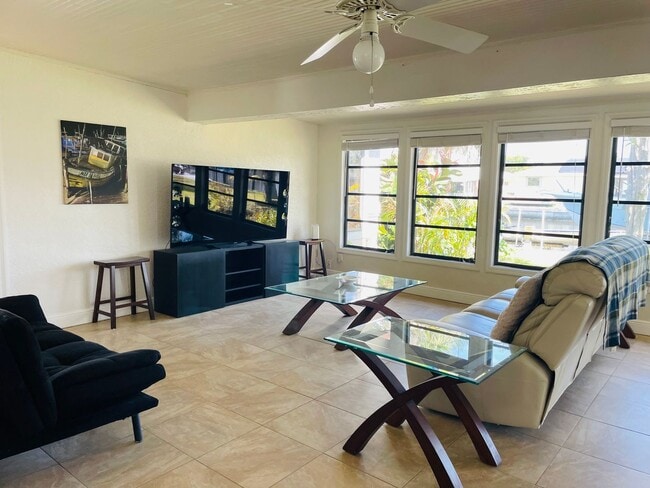 Building Photo - **AVAILABLE FOR SUMMER 2025 -AND- 2025-26 WINTER SEASONAL MONTHS**