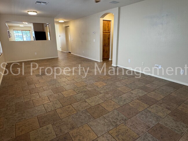 Foto del edificio - 383 E Anastasia St