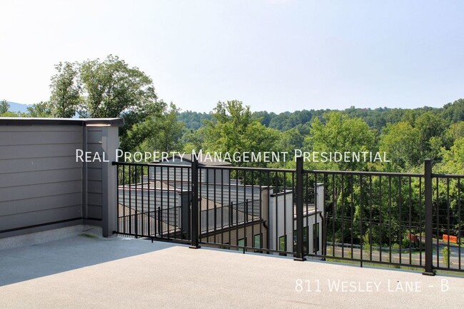 Foto del edificio - 811 Wesley Ln