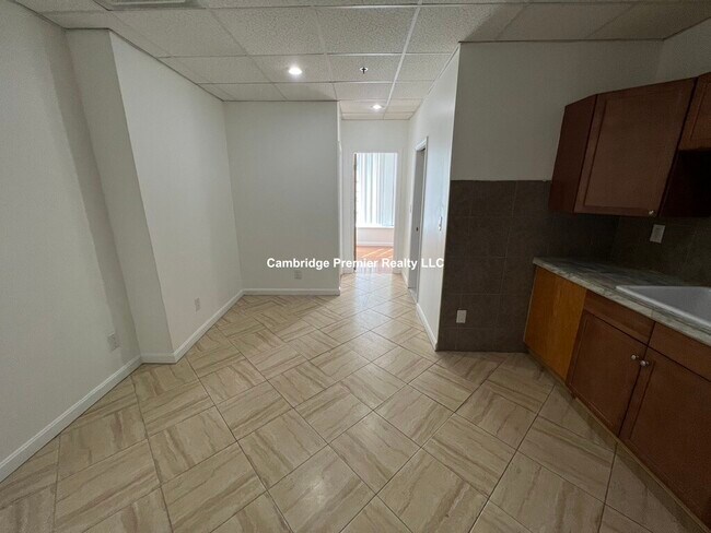 Building Photo - 72 Kneeland St
