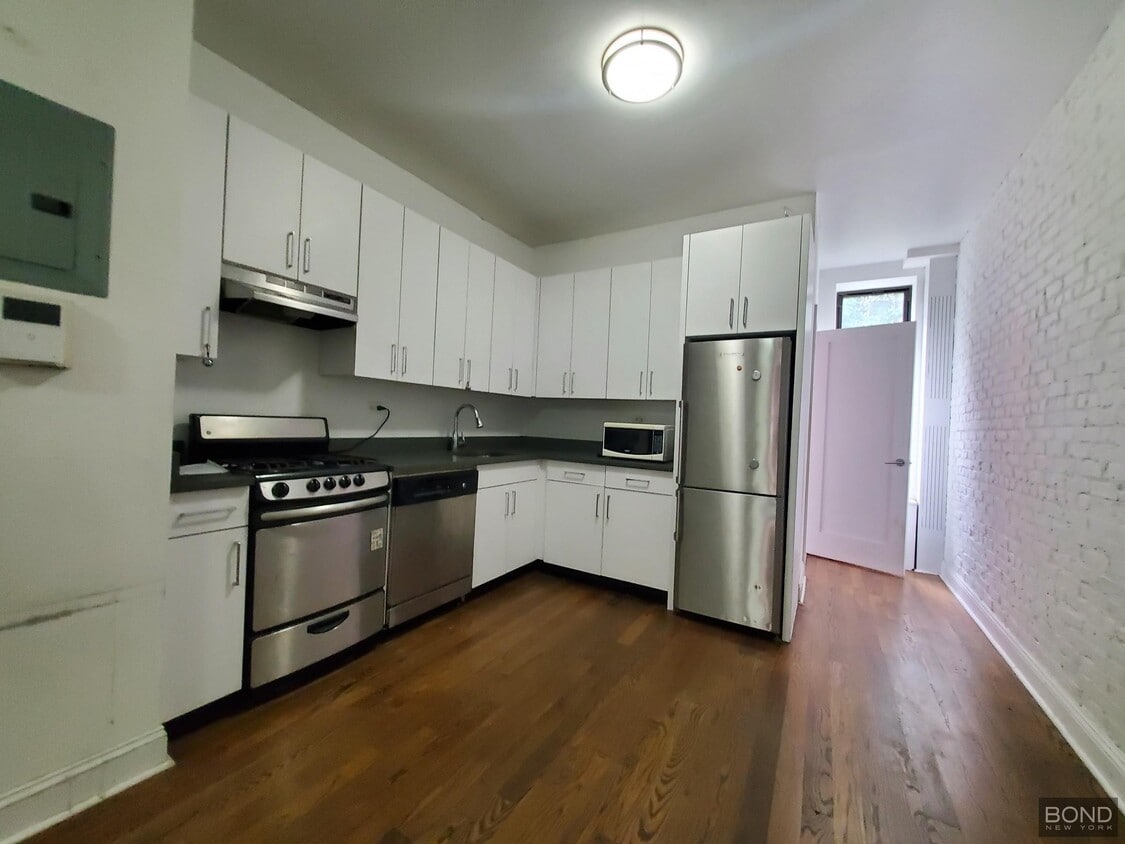 Foto principal - 234 E 89th St