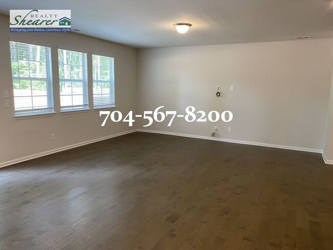 Building Photo - Newer 3 Bedroom Townhome in Matthews