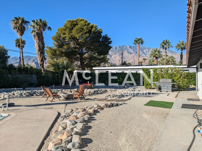 Foto del edificio - Beautiful 3-Bedroom Palm Springs Oasis wit...