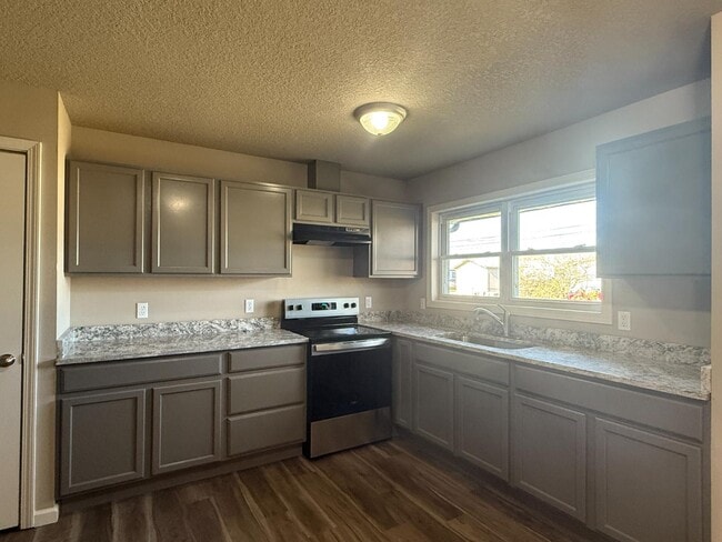 Foto del edificio - 2416 Haskell St