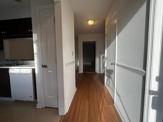 Foto del edificio - 2729 Blair stone Ln