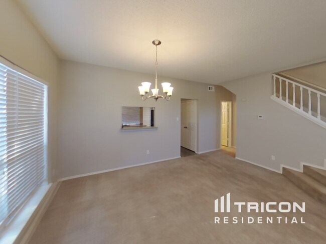 Building Photo - 637 Beatty Dr