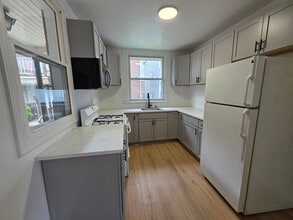 Building Photo - 144 Comrie Ave