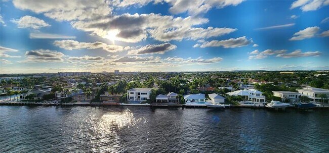 Foto del edificio - 299 N Riverside Dr