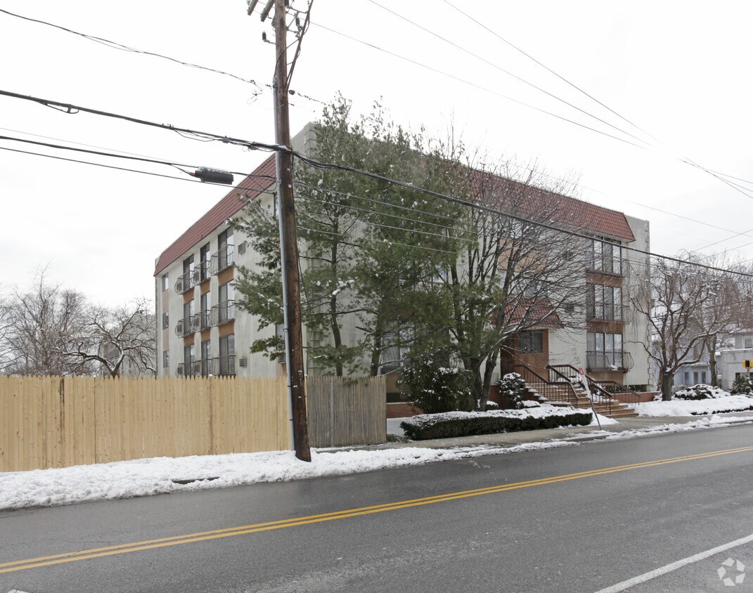 Building Photo - 300 Seaside Ave