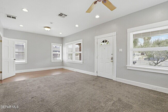 Foto del edificio - 4410 Trowbridge Dr