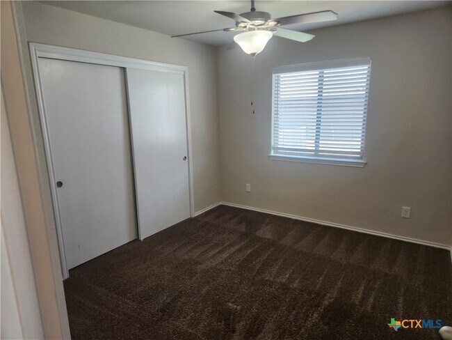 Building Photo - 2320 Petersburg Ln