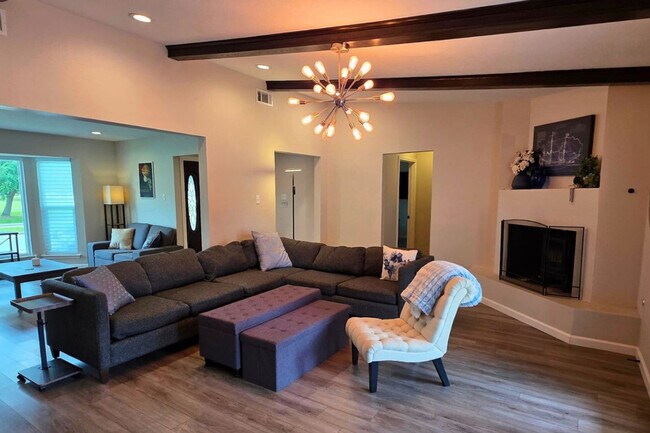 Building Photo - 1810 San Sebastian Ln