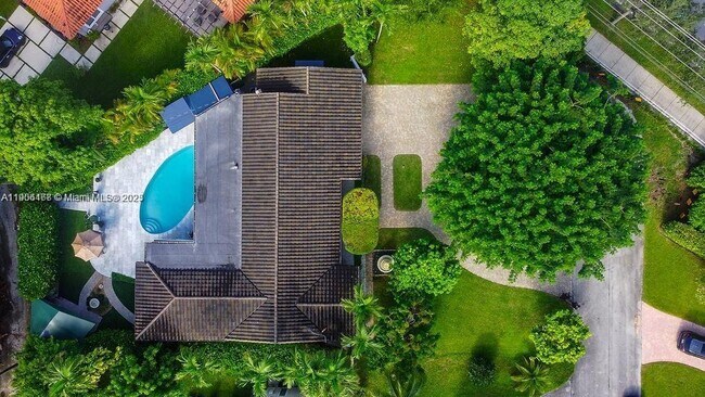 Foto del edificio - 1110 NE 100th St