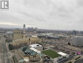 Building Photo - 330 Burnhamthorpe Rd E