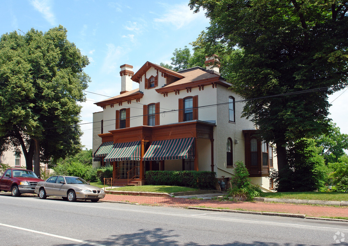 Primary Photo - 170 S Prospect St