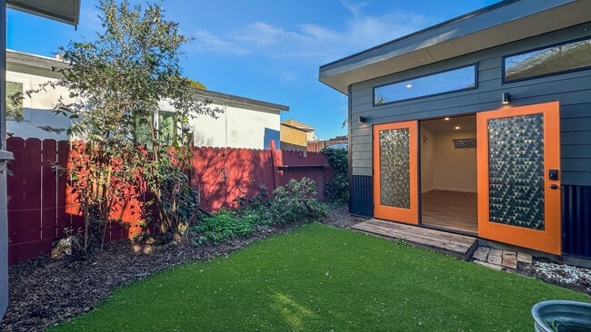 Building Photo - 22nd760