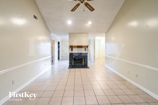 Building Photo - 4415 Sunnyslope Dr