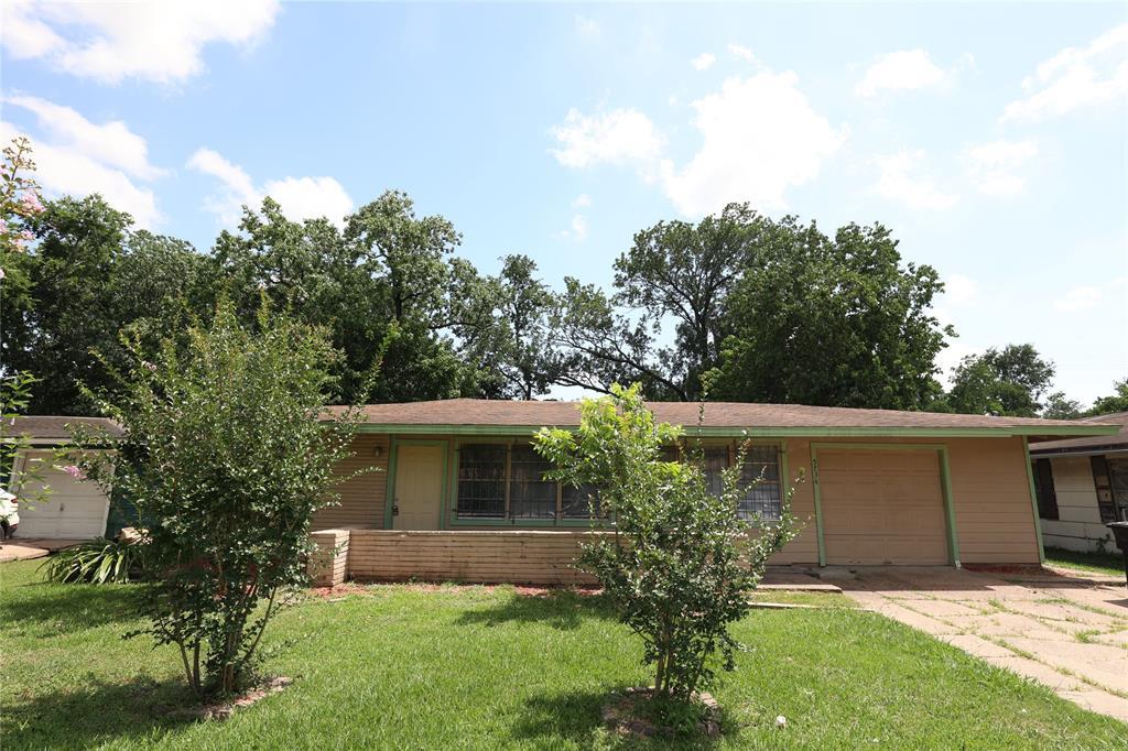 Primary Photo - 5734 Lyndhurst Dr