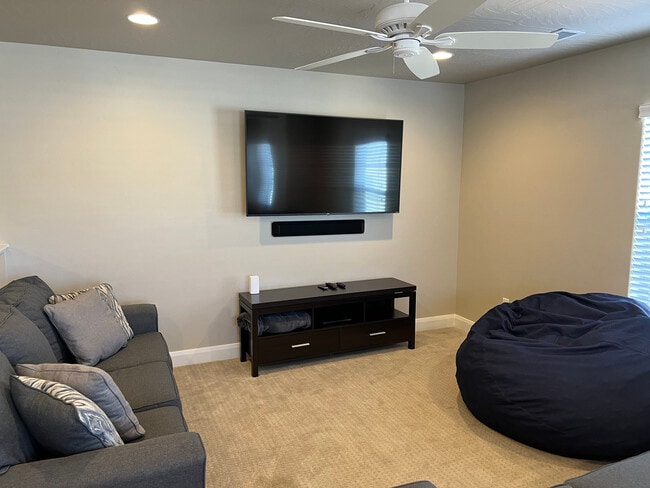 Building Photo - 1911 E Fiesta Ln