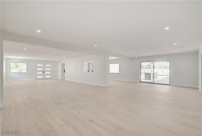 Building Photo - 3962 Euclid St