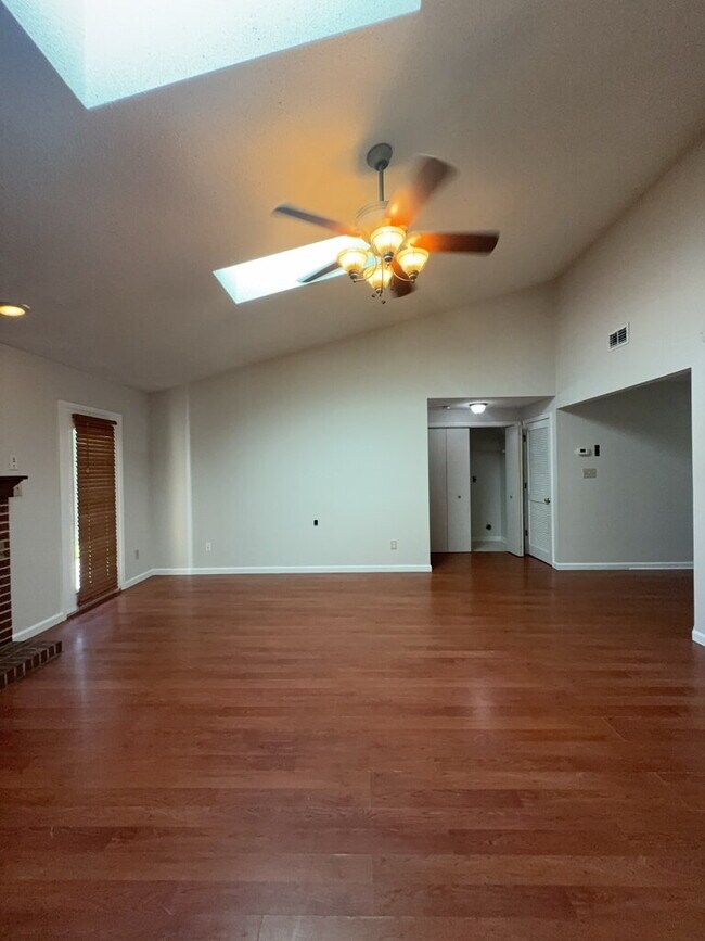 Building Photo - 109 Bridgewater Ct